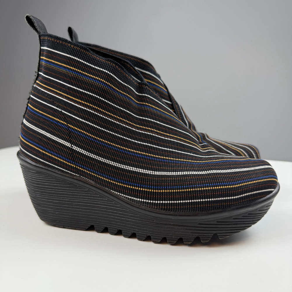 Bernie Mev Maile Fashion Boots Wedges Black Striped Slip-On Shoes Women US 7